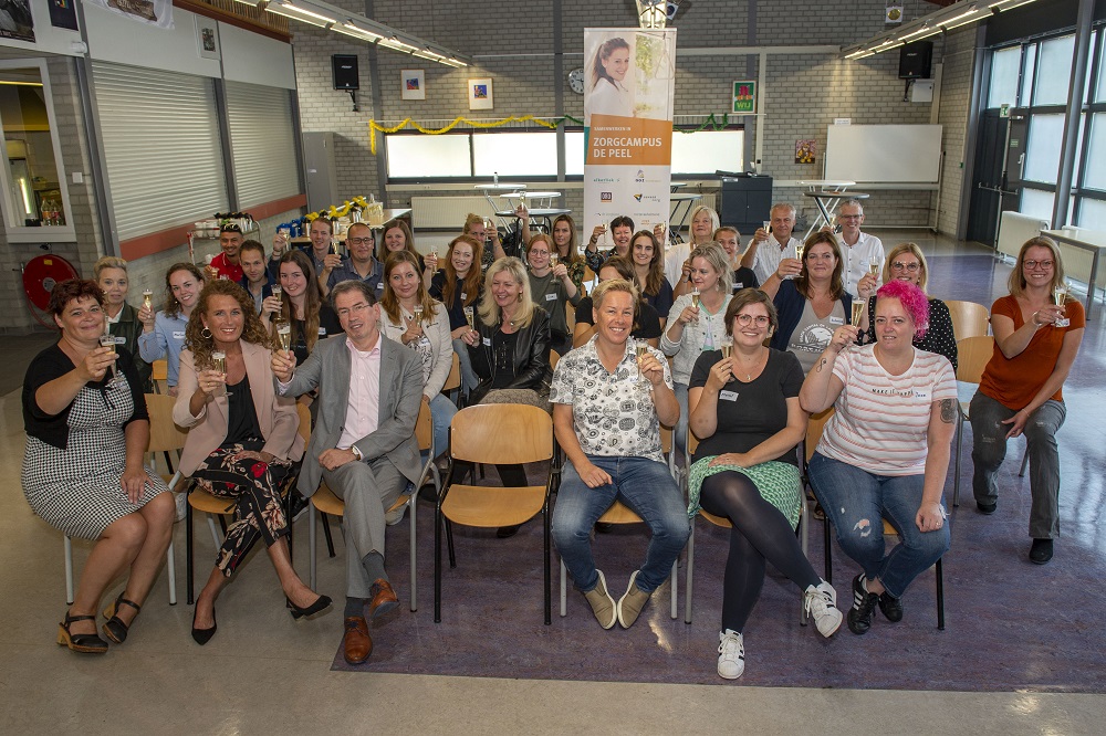 Proosten op de start van de opleiding Zorgcampus de Peel