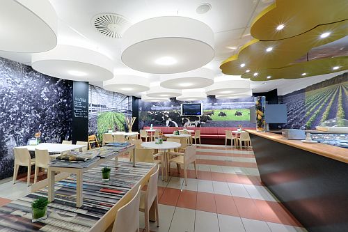 Bezoekersrestaurant in onze centrale hal