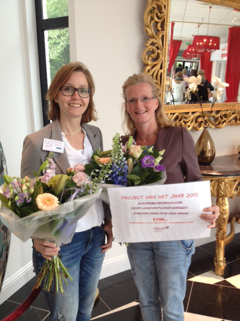Het COPD team neemt de prijs in ontvangst