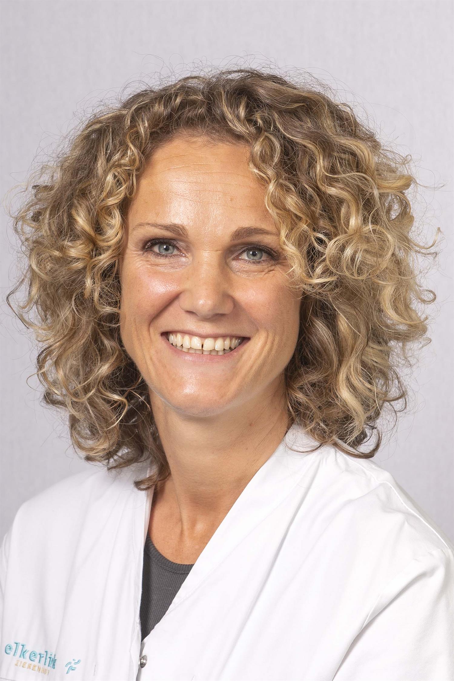 Laar, mevrouw T.A.M. van de