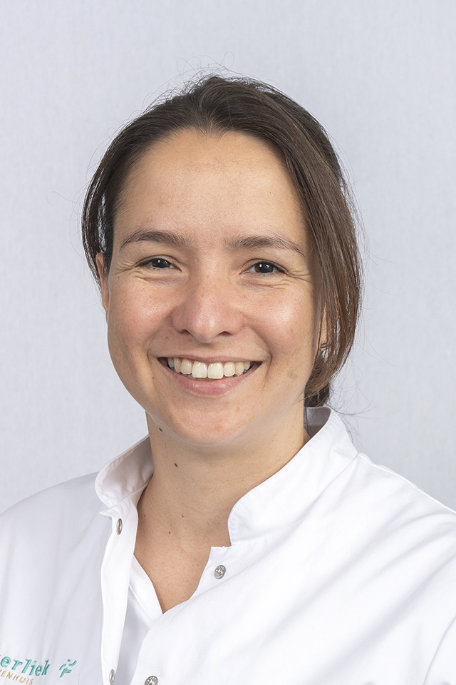 Mevrouw drs. Stephanie Bakker